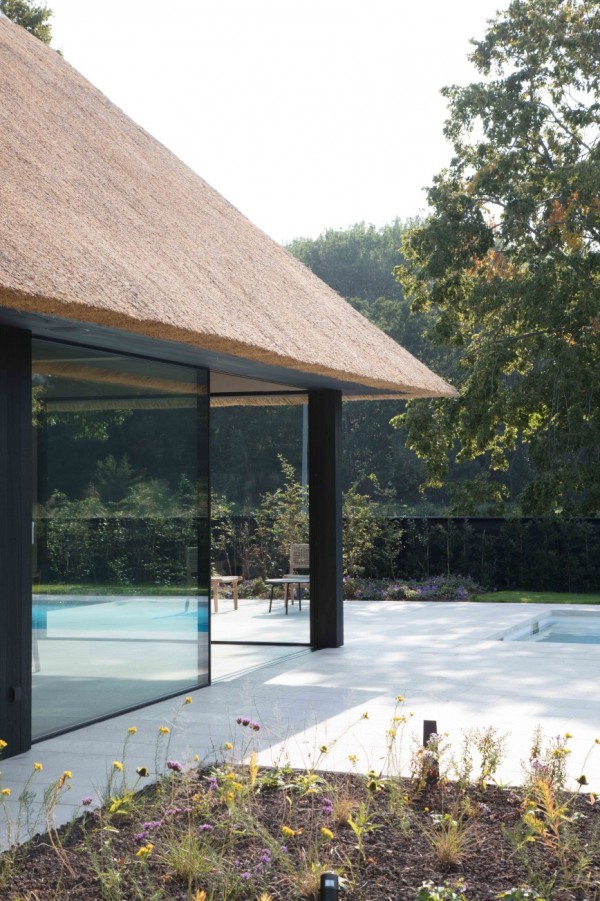 Unicus Poolhouse Thatched Roof