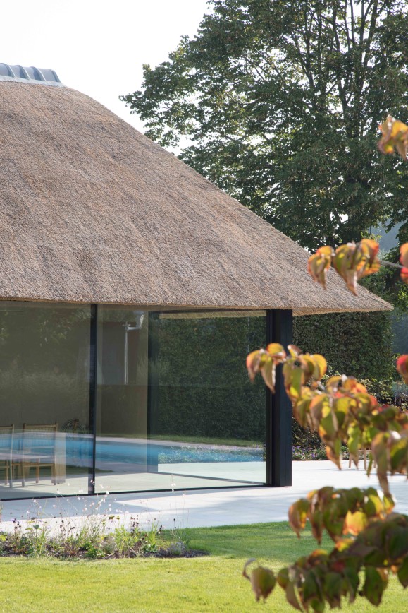 Unicus Poolhouse Thatched Roof