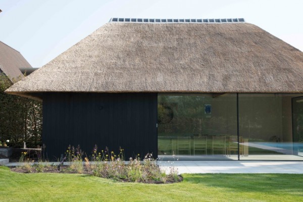 Unicus Poolhouse Thatched Roof