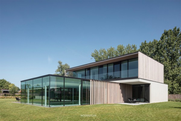 realisation facade cladding in afrormosia wood planchettes and beams