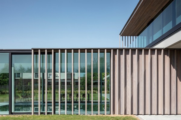 realisation facade cladding in afrormosia wood planchettes and beams