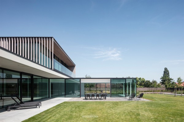 realisation facade cladding in afrormosia wood planchettes and beams