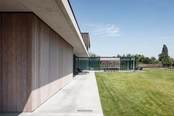 realisation facade cladding in afrormosia wood planchettes and beams