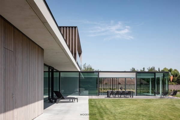 realisation facade cladding in afrormosia wood planchettes and beams