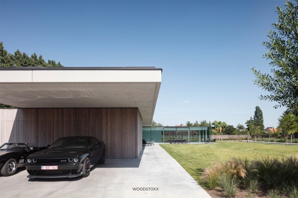 realisation facade cladding in afrormosia wood planchettes and beams