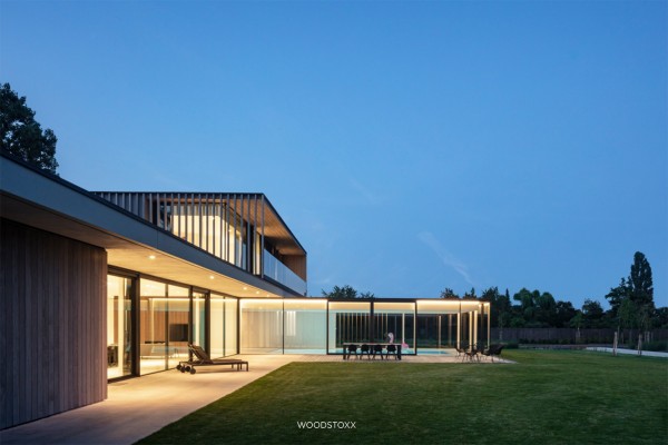 realisation facade cladding in afrormosia wood planchettes and beams