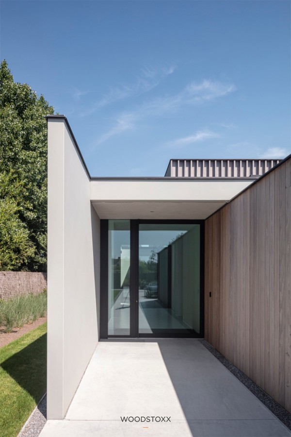 realisation facade cladding in afrormosia wood planchettes and beams